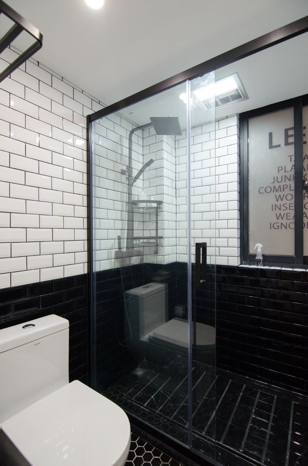 現(xiàn)代簡約風格家裝設計室內(nèi)裝修效果圖-衛(wèi)生間 現(xiàn)代簡約風格家裝設計室內(nèi)裝修效果圖-衛(wèi)生間