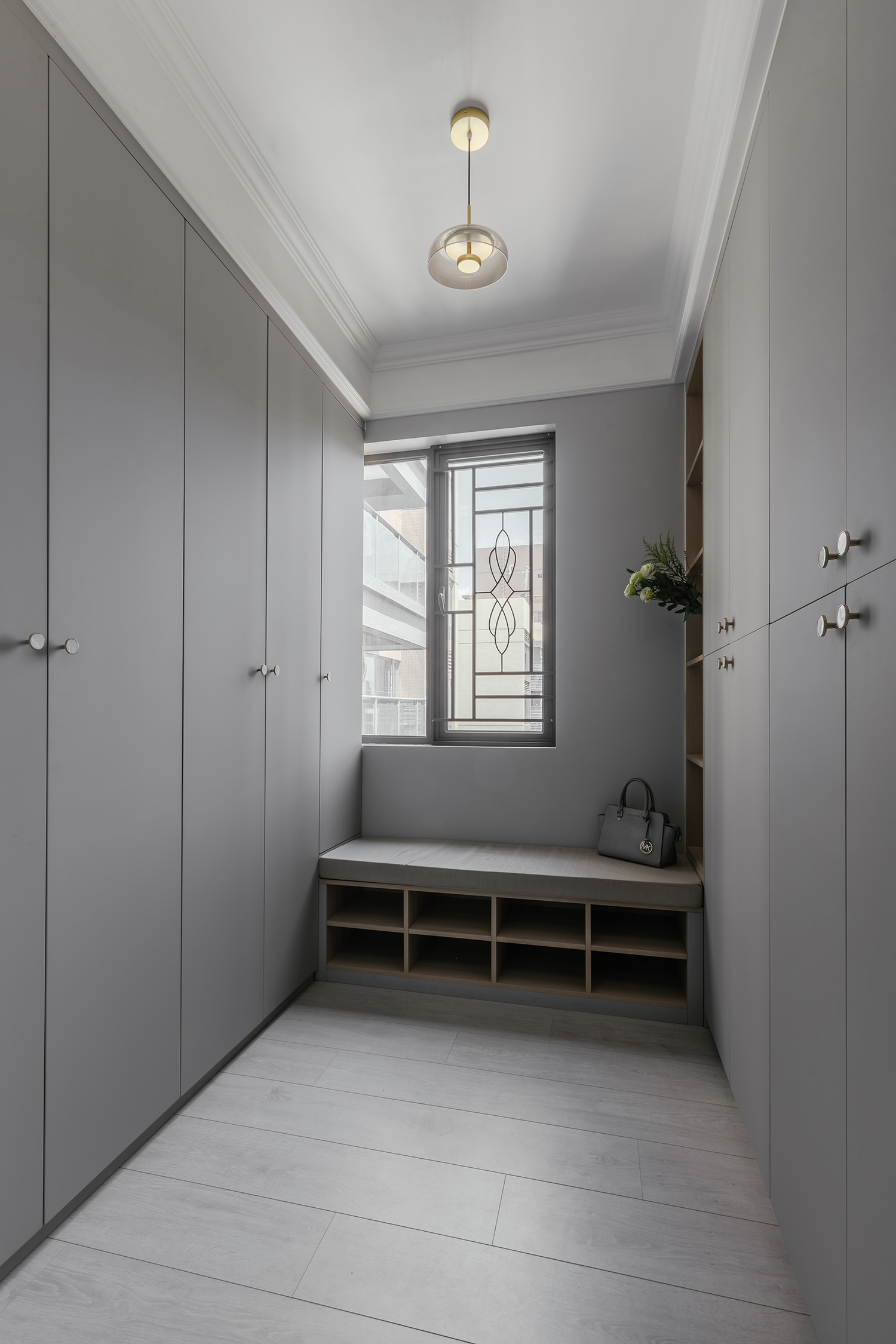 輕奢北歐風(fēng)格室內(nèi)家裝案例效果圖-衣帽間 輕奢北歐風(fēng)格室內(nèi)家裝案例效果圖-衣帽間