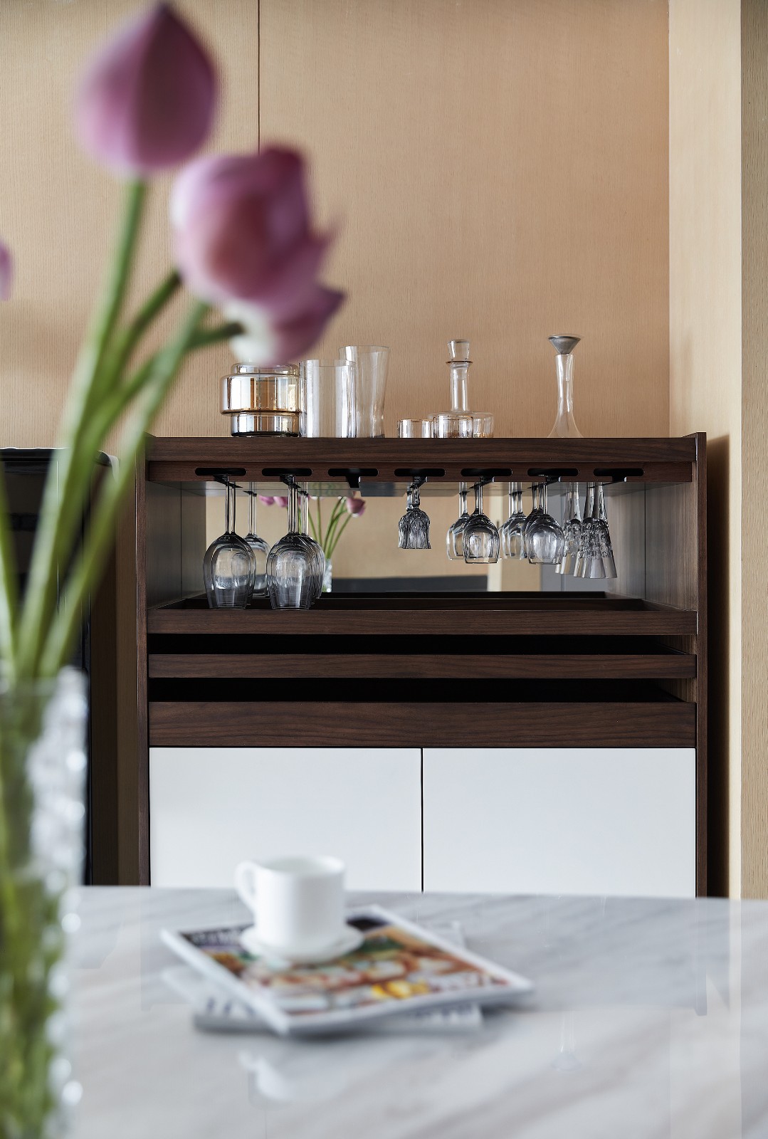 現(xiàn)代簡約風(fēng)格家裝設(shè)計(jì)室內(nèi)裝修效果圖-餐邊柜 現(xiàn)代簡約風(fēng)格家裝設(shè)計(jì)室內(nèi)裝修效果圖-餐邊柜