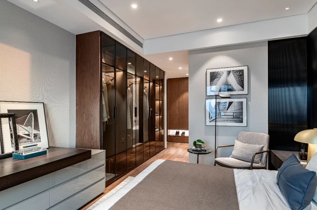 現(xiàn)代簡約風格室內(nèi)設計家裝案例-主臥衣帽間 現(xiàn)代簡約風格室內(nèi)設計家裝案例-主臥衣帽間