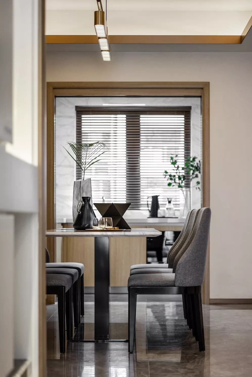 現(xiàn)代簡約風(fēng)格家裝設(shè)計(jì)室內(nèi)裝修效果圖-餐廳 現(xiàn)代簡約風(fēng)格家裝設(shè)計(jì)室內(nèi)裝修效果圖-餐廳