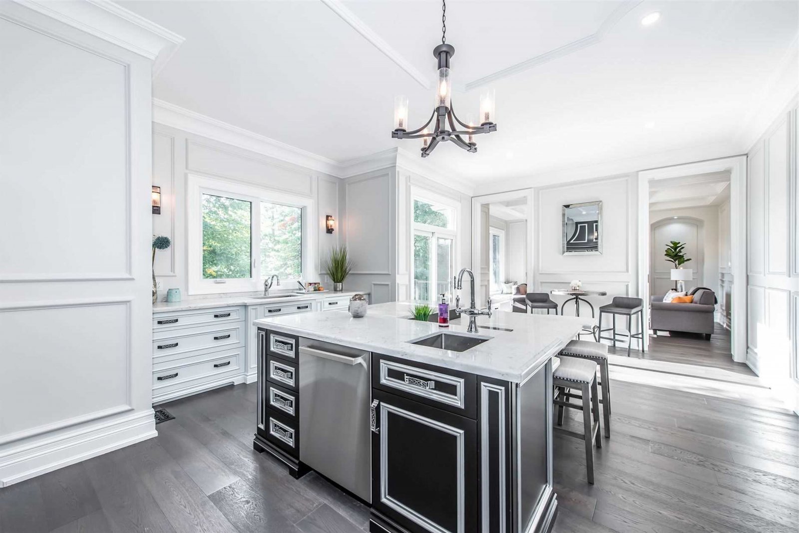 歐式簡約風格家裝設(shè)計別墅裝修效果圖-廚房 歐式簡約風格家裝設(shè)計別墅裝修效果圖-廚房