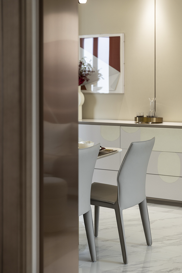 現(xiàn)代輕奢風格室內(nèi)設(shè)計家裝案例-餐桌 現(xiàn)代輕奢風格室內(nèi)設(shè)計家裝案例-餐桌