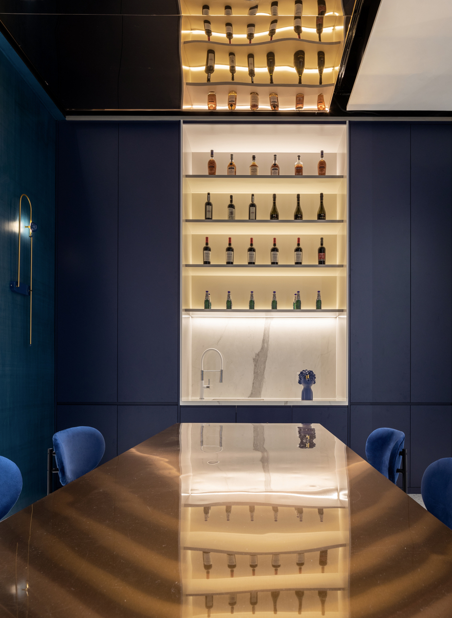 輕奢風(fēng)格室內(nèi)家裝案例效果圖-餐廳餐桌 輕奢風(fēng)格室內(nèi)家裝案例效果圖-餐廳餐桌