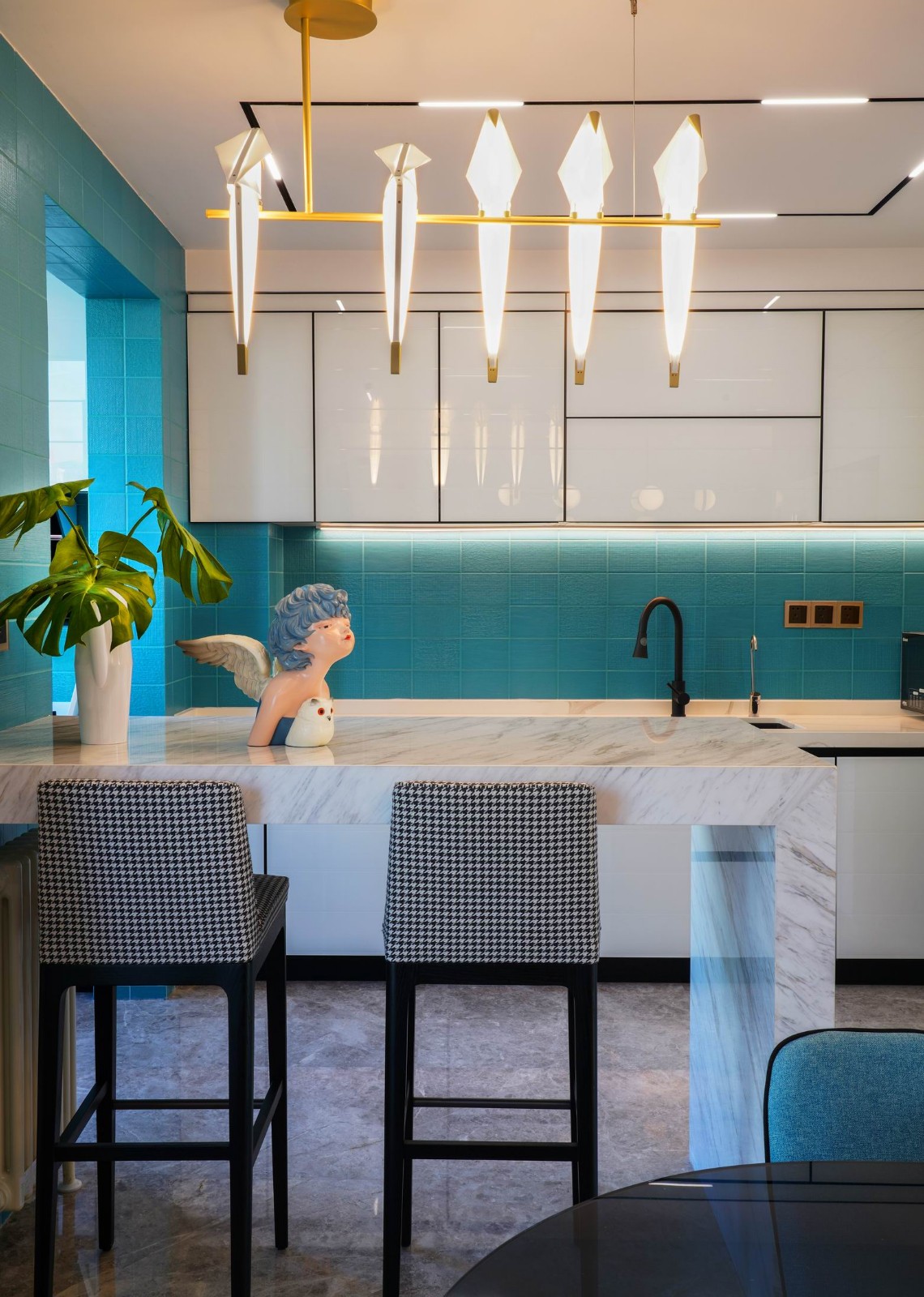 裝修公司輕奢風(fēng)格室內(nèi)裝修效果圖-餐桌 裝修公司輕奢風(fēng)格室內(nèi)裝修效果圖-餐桌