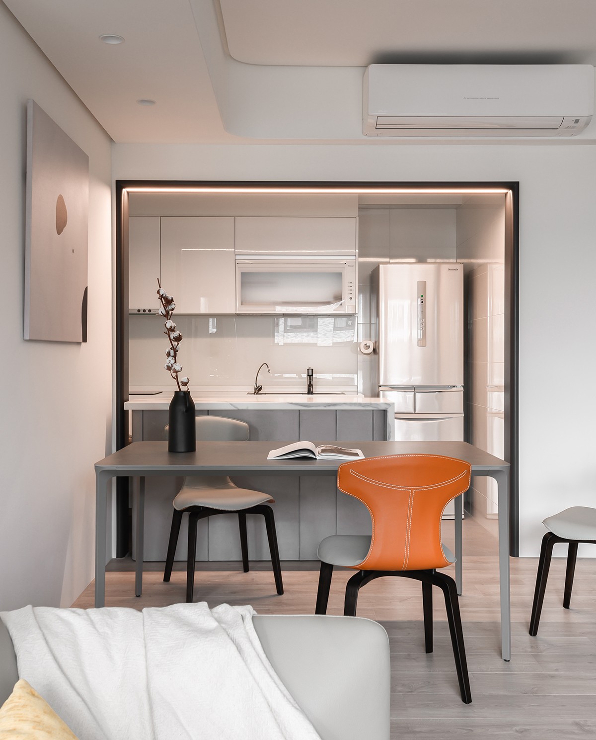 廣州裝修公司現(xiàn)代簡約風格室內(nèi)裝修效果圖-餐廳 廣州裝修公司現(xiàn)代簡約風格室內(nèi)裝修效果圖-餐廳