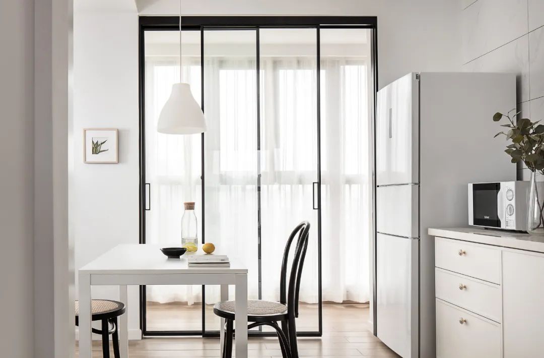 裝修案例現(xiàn)代簡約風格室內(nèi)裝修效果圖-餐廳 裝修案例現(xiàn)代簡約風格室內(nèi)裝修效果圖-餐廳