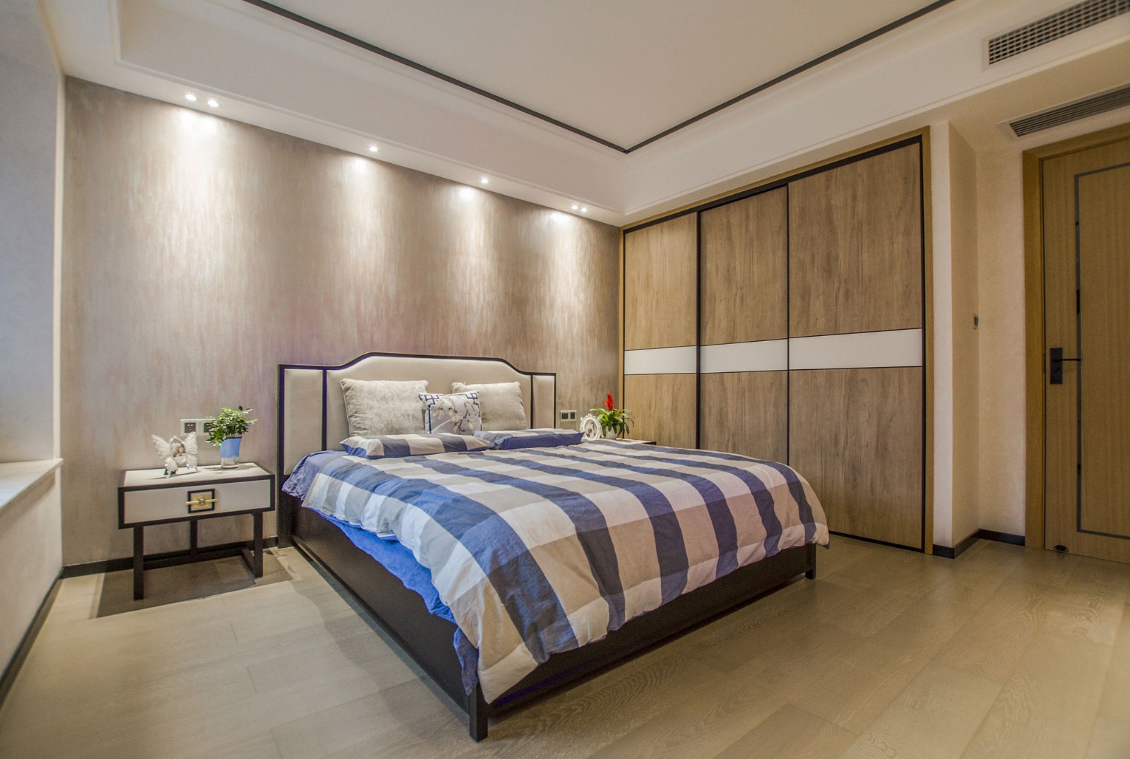 裝修案例輕奢簡(jiǎn)歐風(fēng)格室內(nèi)裝修效果圖-臥室 裝修案例輕奢簡(jiǎn)歐風(fēng)格室內(nèi)裝修效果圖-臥室