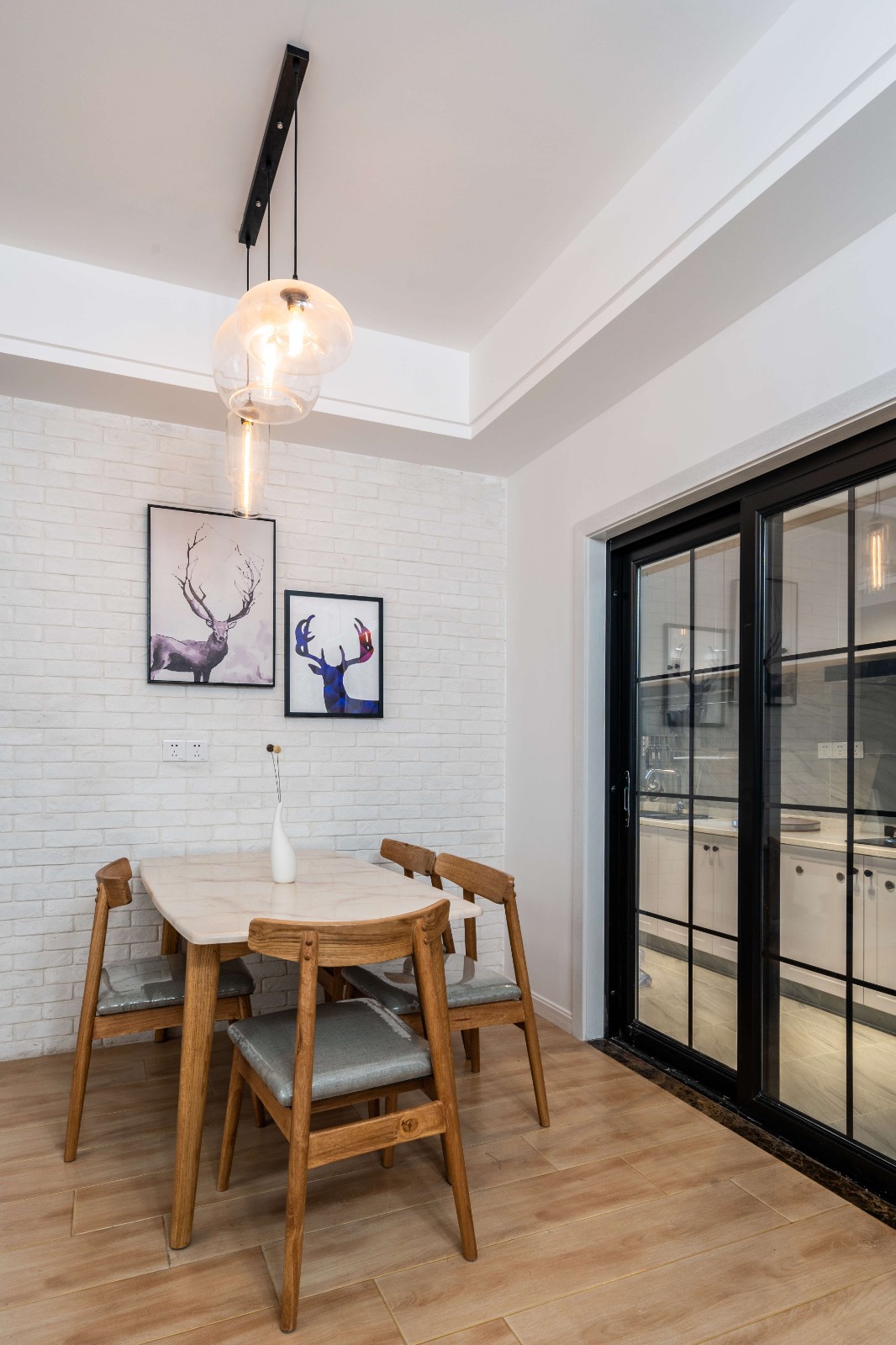 北歐風(fēng)格家裝設(shè)計(jì)室內(nèi)裝修效果圖-餐廳 北歐風(fēng)格家裝設(shè)計(jì)室內(nèi)裝修效果圖-餐廳