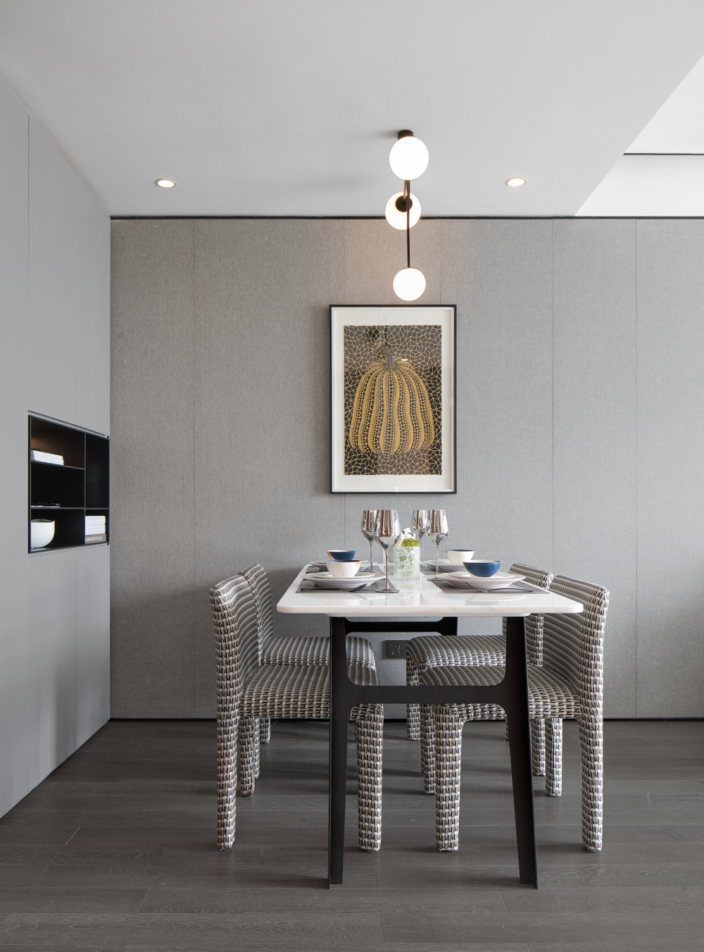 現(xiàn)代前衛(wèi)風(fēng)格室內(nèi)家裝案例效果圖-餐廳 現(xiàn)代前衛(wèi)風(fēng)格室內(nèi)家裝案例效果圖-餐廳