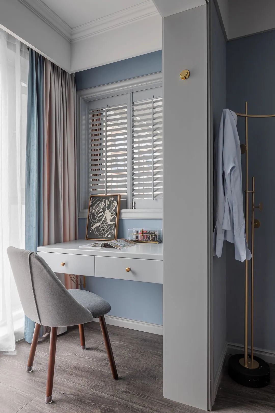 輕奢混搭風(fēng)格家裝設(shè)計(jì)室內(nèi)裝修效果圖-臥室梳妝臺(tái) 輕奢混搭風(fēng)格家裝設(shè)計(jì)室內(nèi)裝修效果圖-臥室梳妝臺(tái)