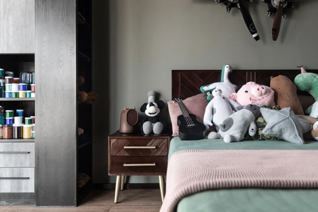 現(xiàn)代復(fù)古混搭風(fēng)格室內(nèi)設(shè)計(jì)家裝案例-次臥 現(xiàn)代復(fù)古混搭風(fēng)格室內(nèi)設(shè)計(jì)家裝案例-次臥