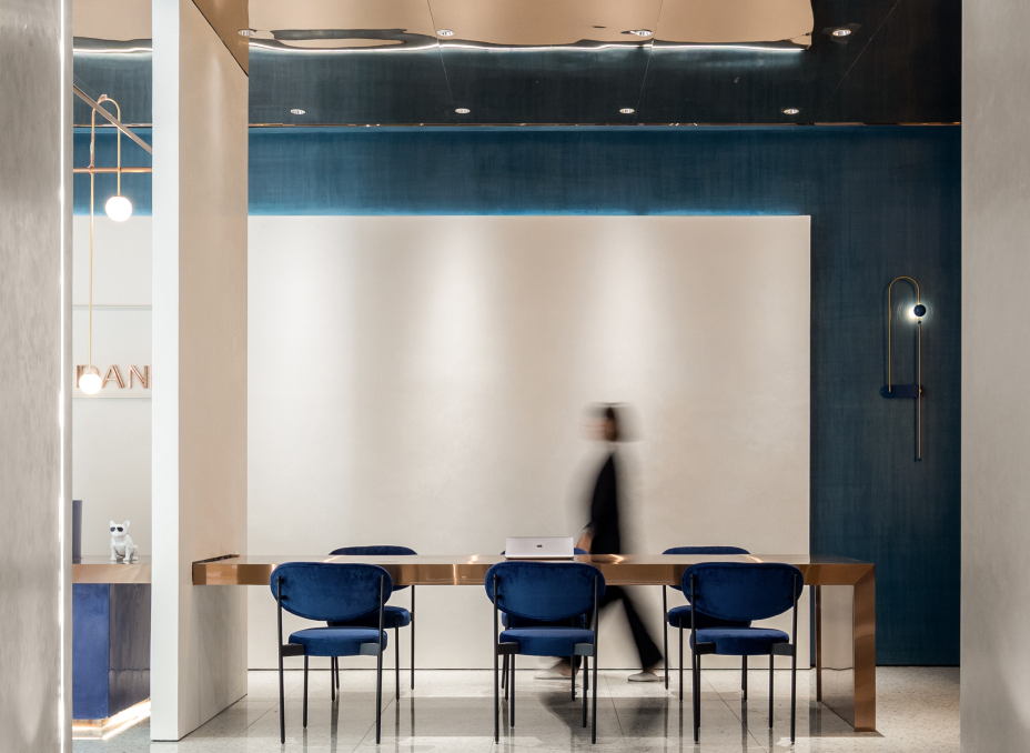 輕奢風(fēng)格室內(nèi)家裝案例效果圖-餐廳 輕奢風(fēng)格室內(nèi)家裝案例效果圖-餐廳