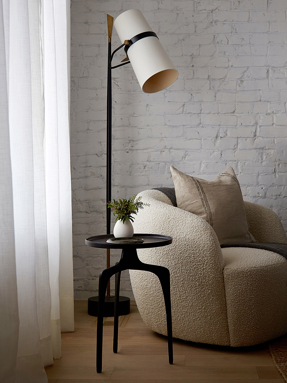 極簡(jiǎn)工業(yè)風(fēng)風(fēng)格室內(nèi)家裝案例效果圖-客廳茶幾 極簡(jiǎn)工業(yè)風(fēng)風(fēng)格室內(nèi)家裝案例效果圖-客廳茶幾